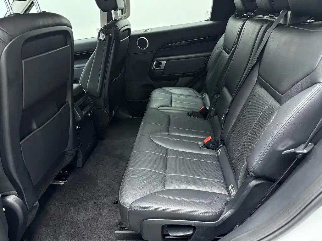 Discover the 2019 3.0 SC V6 SE