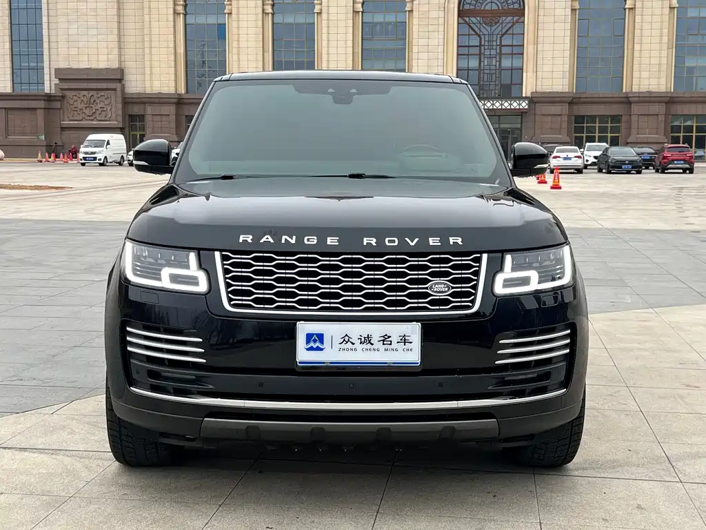 Range Rover 2021 model 3.0 L6 handed down Extended Classic version