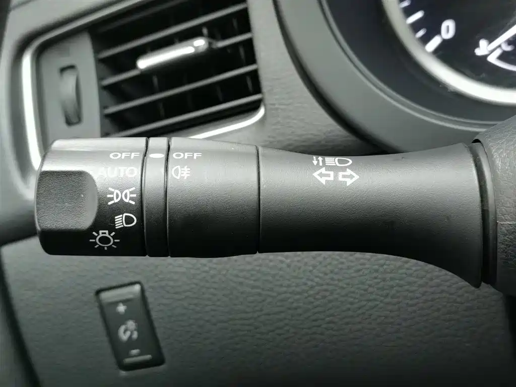 TIIDA TIIDA 2021 1.6L CVT Smart Edition