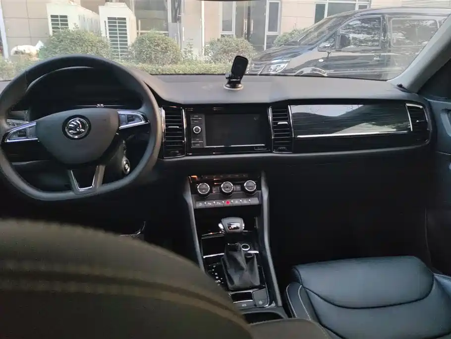 Kodiak 2020 model ZI330 7-seater two-wheel drive luxury Premium edition