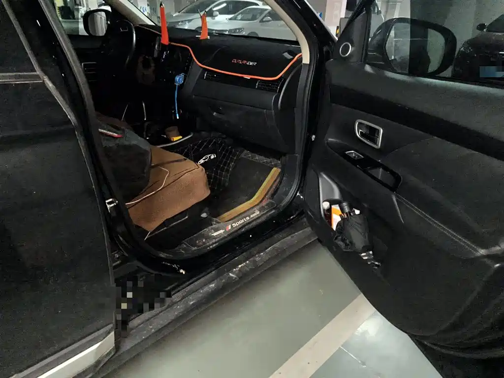 Outlander 2019 2.0L two-wheel drive Enjoy Edition 7-seater Country VI