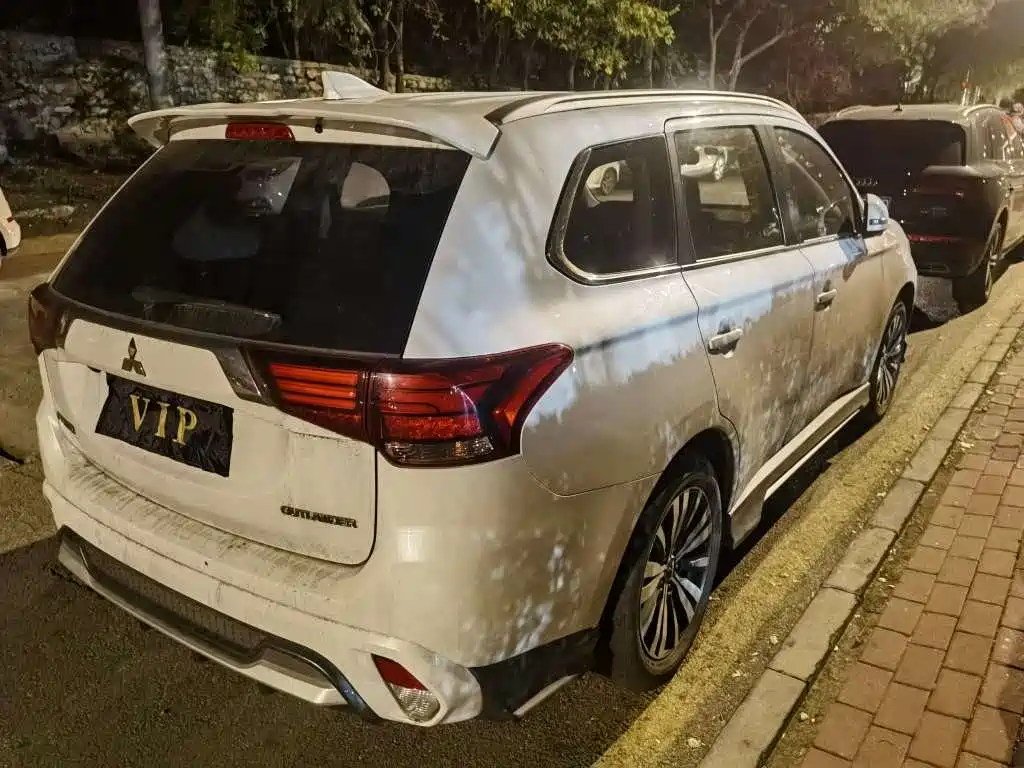 Outlander 2020 2.0L two-wheel drive Enjoy Edition 5 seats