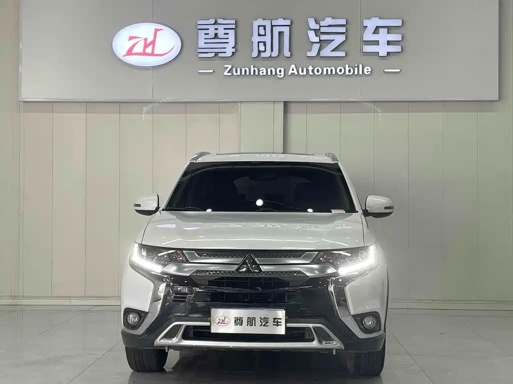 Outlander 2020 2.4L four-wheel drive Premium Edition 5 seats