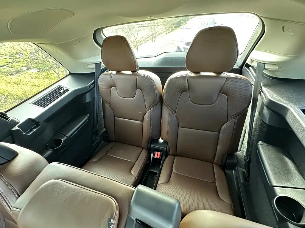 Volvo XC90 plug-in hybrid 2019 E-drive hybrid T8 Zhizun Edition 7-seater Country VI