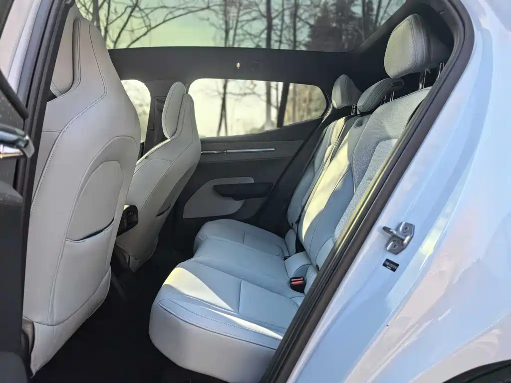 Volvo EX30 2025 rear drive long battery life Version Ultra