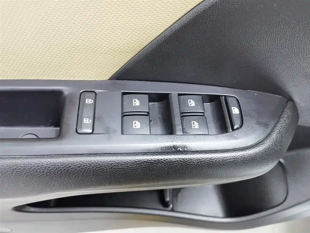 Cruze 2022 model 320 Automatic Enjoy Sunroof version