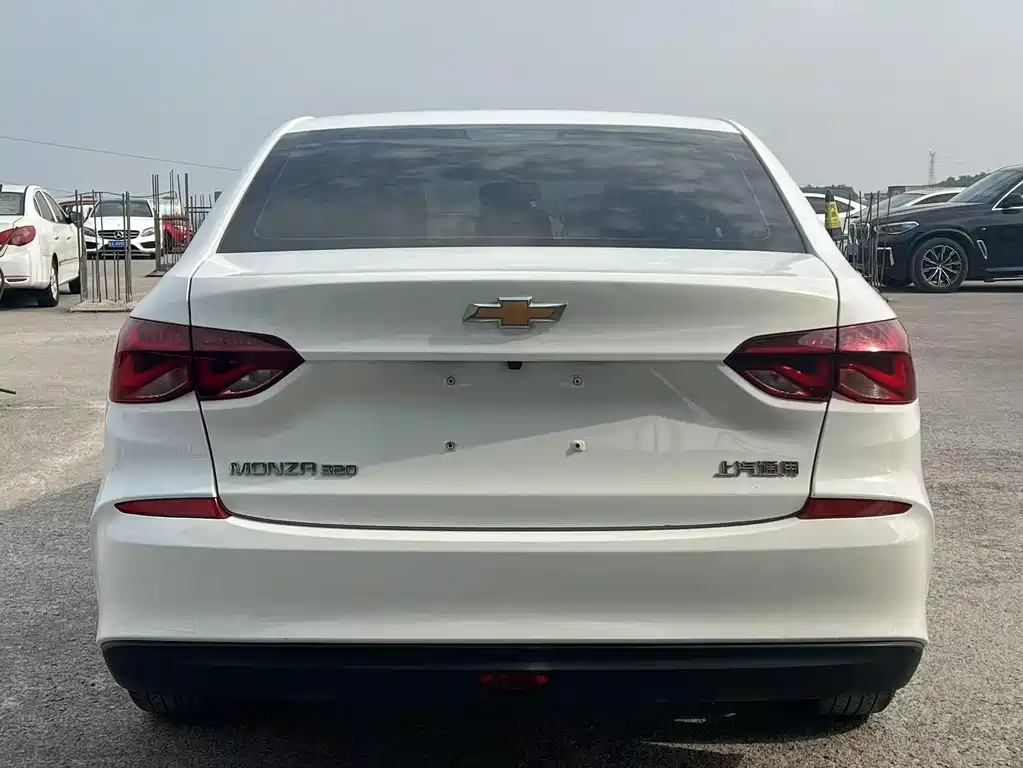 Cruze 2022 model 320 Automatic Enjoy Sunroof version