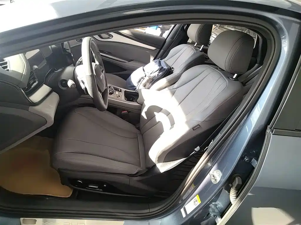 Seal 07 DM-i 2025 Smart Driving Version DM-i 1.5L 125km Premium Type