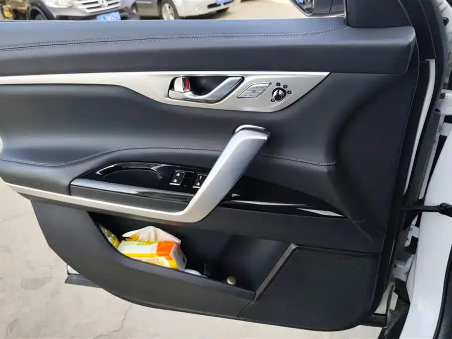 Changan CS95 2019 2.0T four-wheel drive premium type