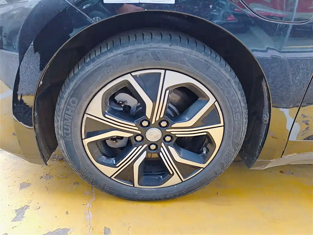 Hongqi E-QM5 2023 model facelift Basic Travel Version