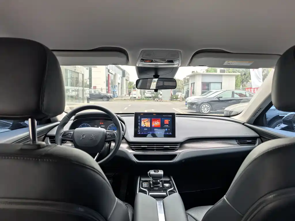 Hongqi E-QM5 2023 model facelift Basic Travel Version