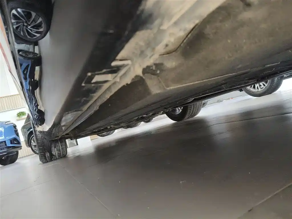 Hongqi H5 2025 2.0T Automatic Dark Shadow Version