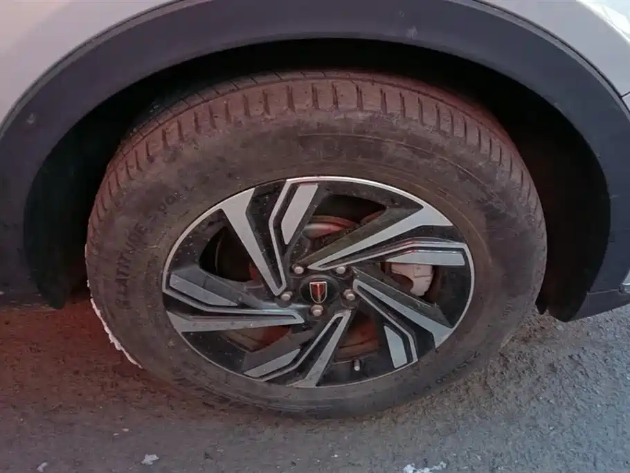 Hongqi HS5 2019 model 2.0T Zhilian Flag Collar Version