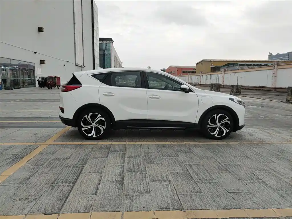 Hongqi E-HS3 2019 Zhilian Qiyue two-wheel drive version