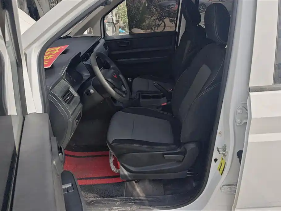 Wuling Hongguang PLUS 2020 1.5L manual Standard 5-seater