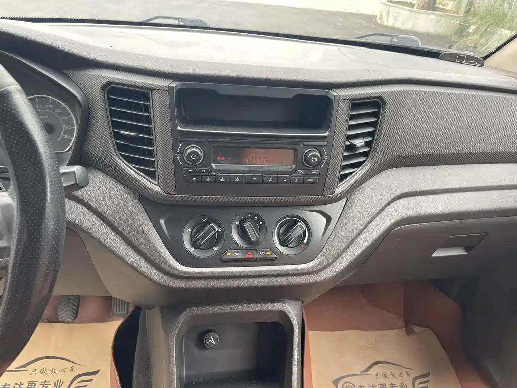 Wuling Hongguang V 2019 model 1.5L basic National VI LAR