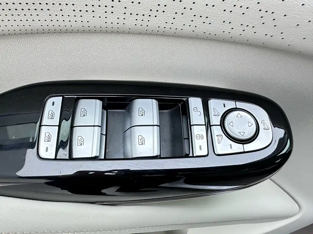 Denza D9 2022 DM-i 970 four-wheel drive flagship model