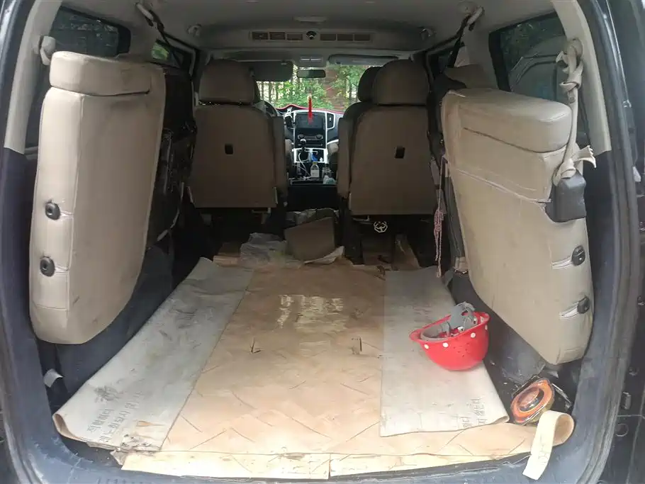 Lingzhi PLUS 2024 1.5T manual Comfort Type 7 seats