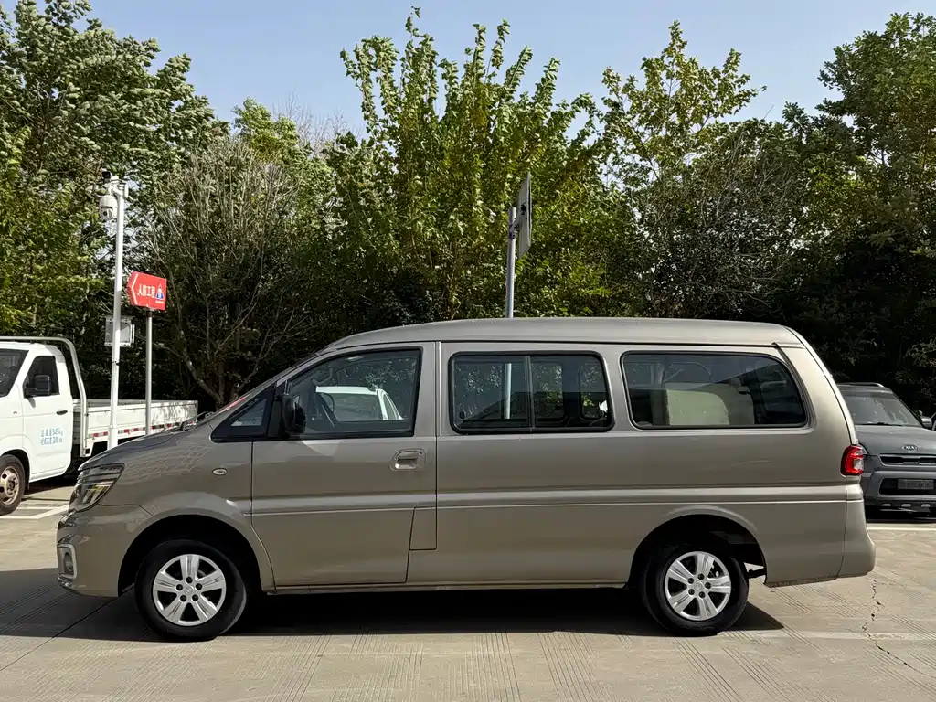 Lingzhi 2020 M5L 1.6L comfortable 7-seater