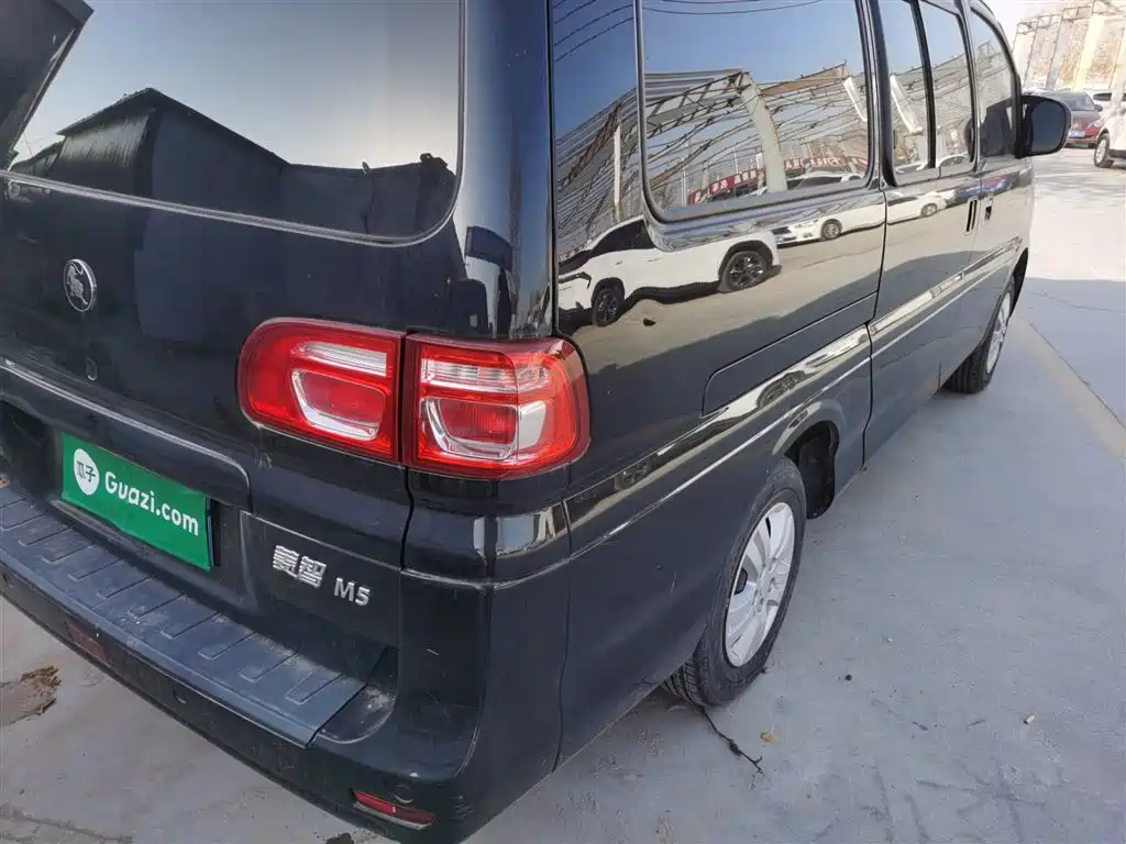 Lingzhi 2022 M5L 1.6L practical 7-seater