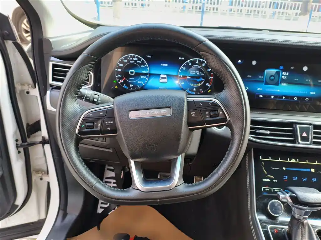 Jietu X95 2022 1.6T DCT Executive Edition 5 Seats