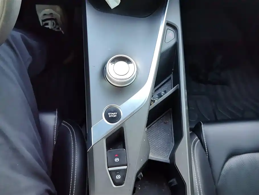 Geely Geometry C 2022 Blueberry C400