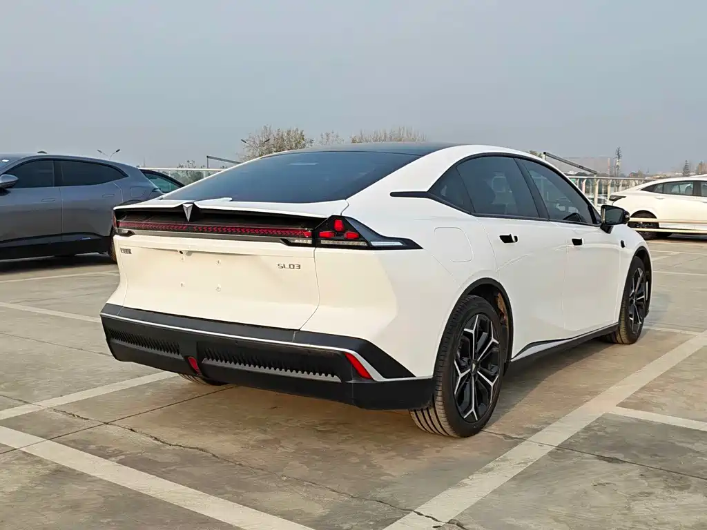 Dark blue SL03 2023 200Max extended range version