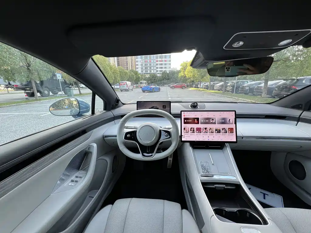 Zhijie S7 2025 705km Pro