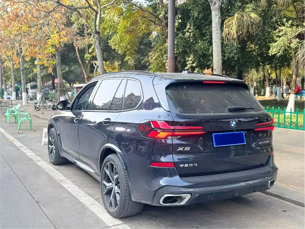 BMW X5 2025 xDrive 30Li Exclusive M Sports Yao Ye Set