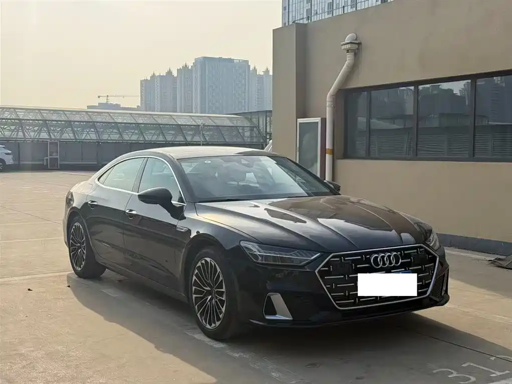 Audi A7L 2022 model 45 TFSI S-line dream-building crystal set