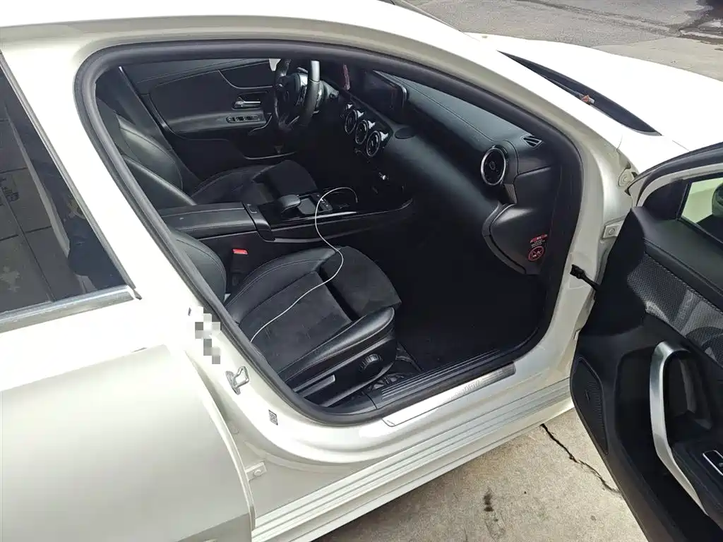 Mercedes-Benz A-class 2019 A 180 L sports sedan