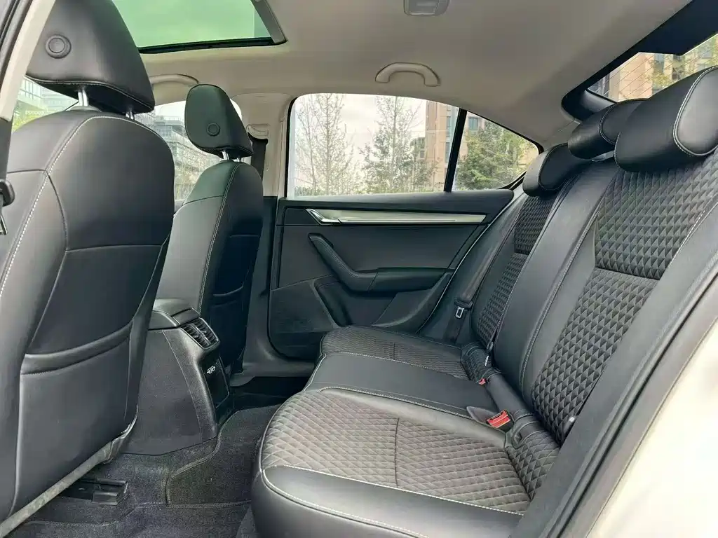 Octavia 2021 1.5L Automatic Deluxe Edition