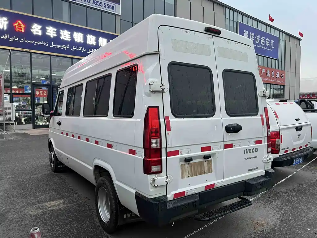Iveco proud 2023 2.5T A37M1 long axis mid-top double sidewall sliding door 5-9 seats
