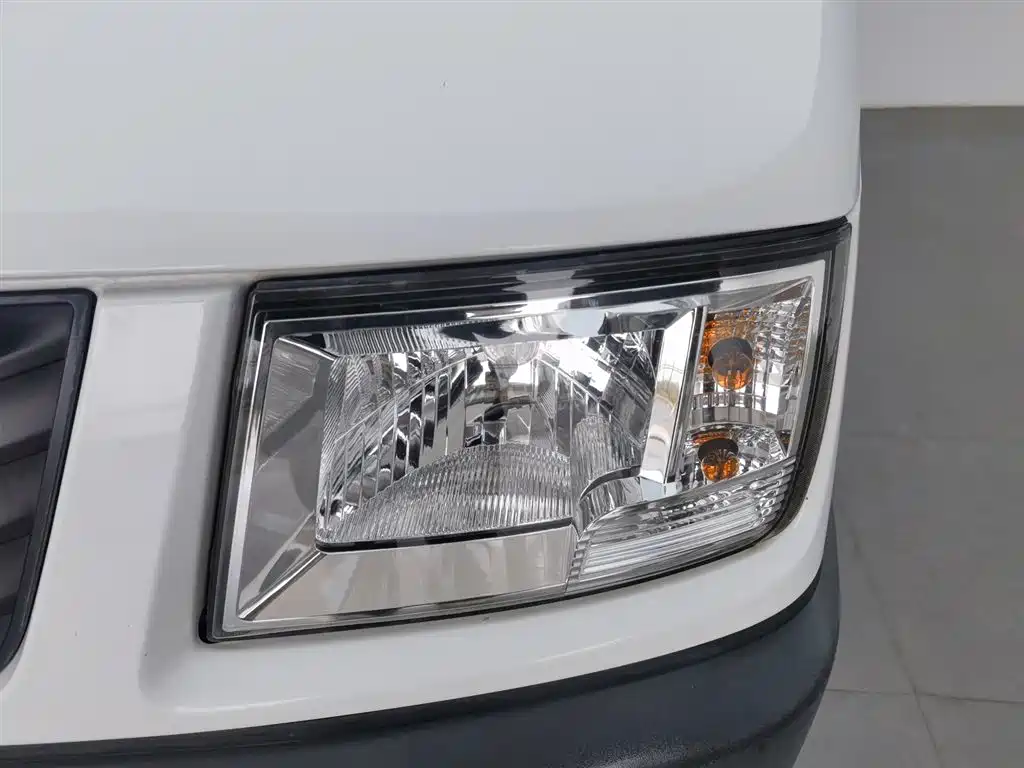 Iveco proud 2020 2.5T A35 passenger car double tire mid-top 5-9 seat side sliding door country V