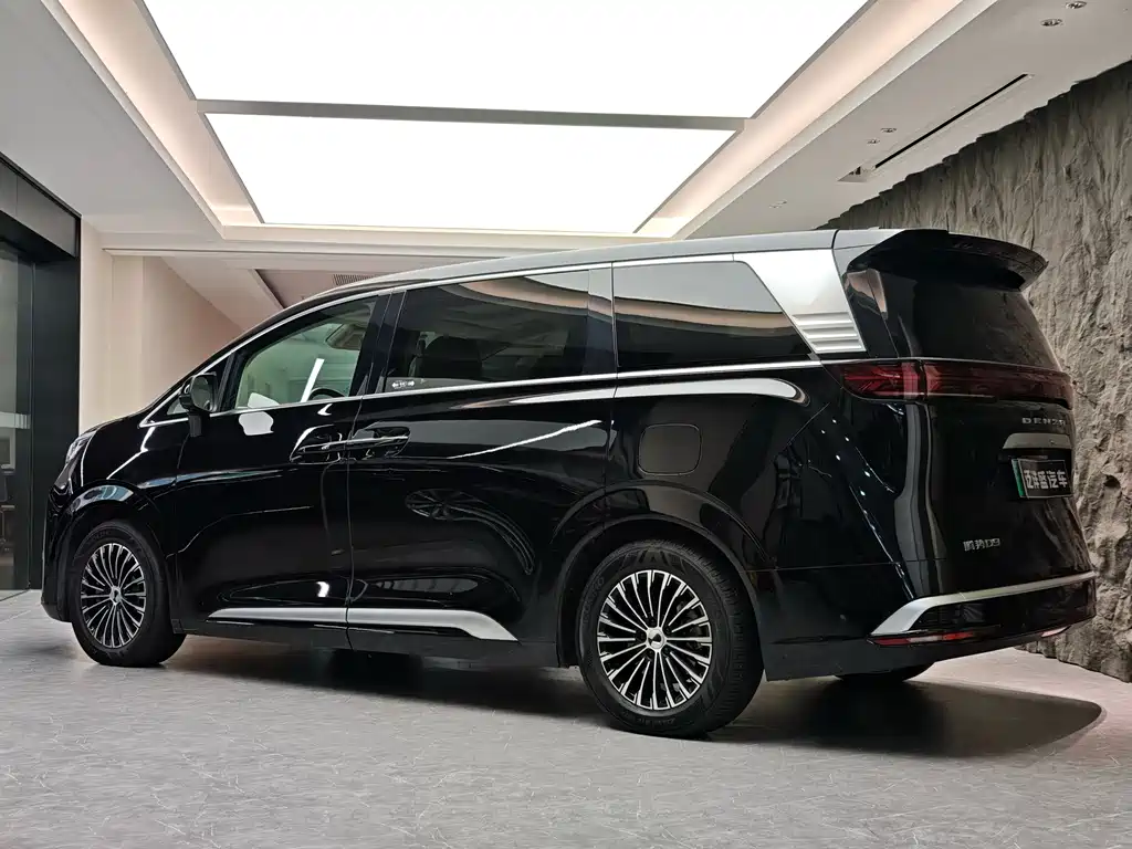 Denza D9 2022 DM-i 1040 Premium Type