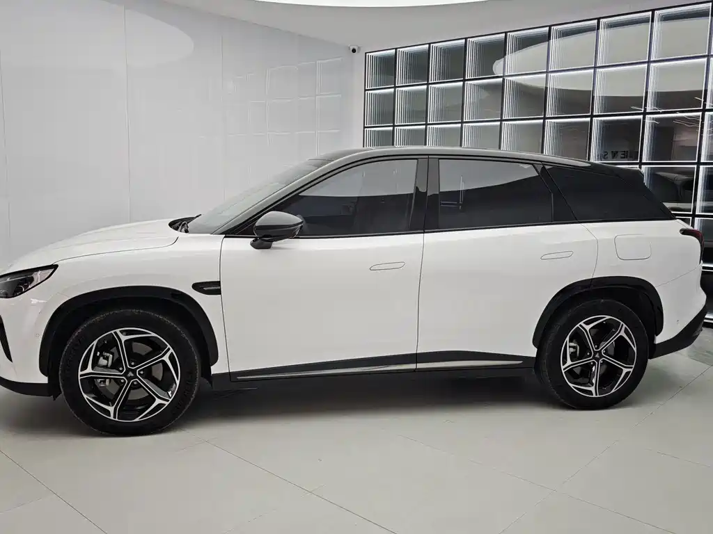 Nezha L 2024 extended Range 310 flash charge red Version