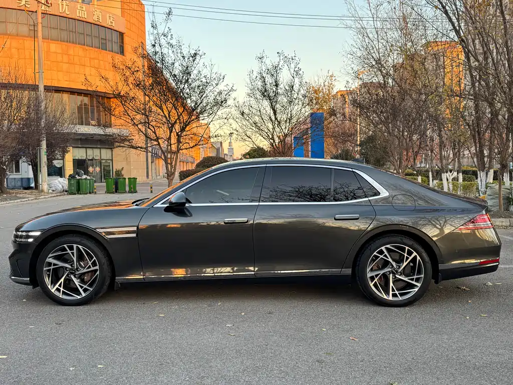 Genisys G90 2023 3.5T Ultimate Edition