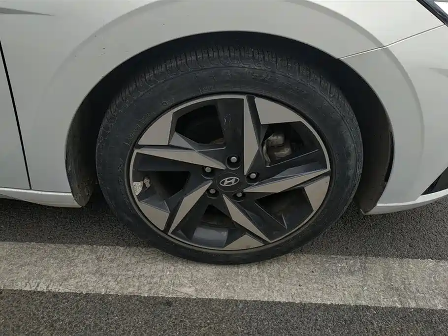 Elantra 2021 1.5L CVT LUX Premium Edition