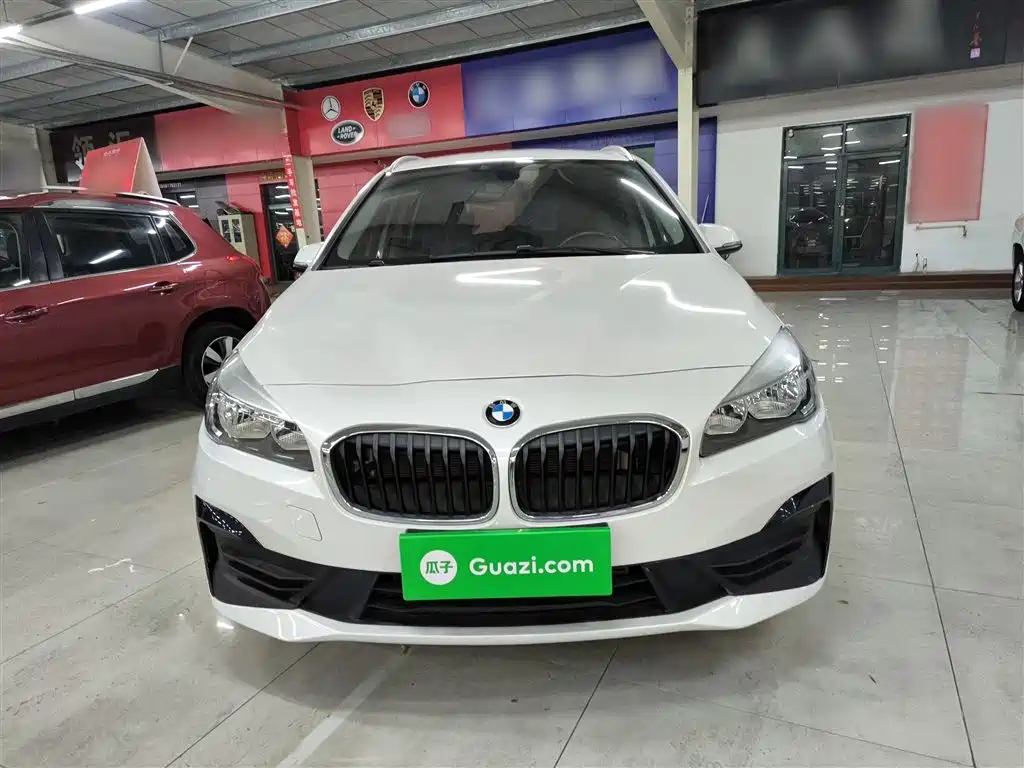 BMW 2 Series multifunctional Station wagon 2019 220i leading model