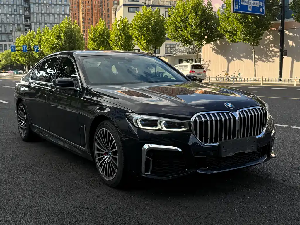 BMW 7 Series 2021 730Li M sports suit