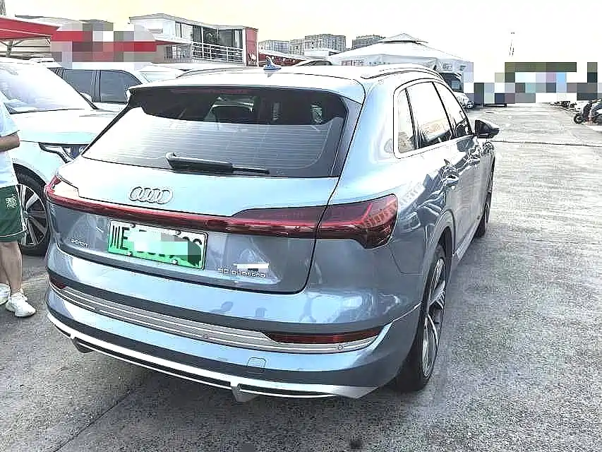 Audi e-tron 2021 model 50 quattro exclusive type