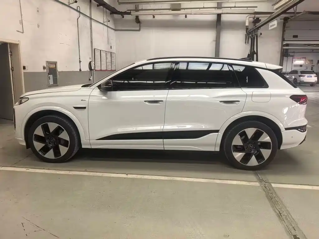 Audi Q6L e-tron 2026 first pilot version