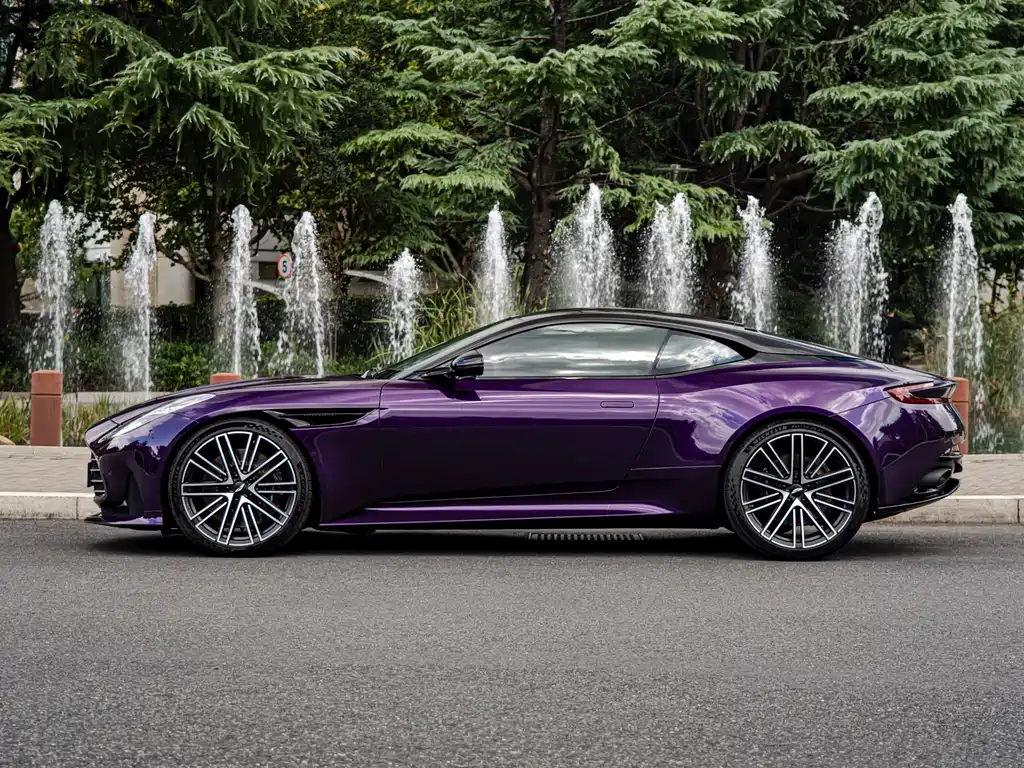 Aston Martin DB12 2023 4.0 T V8 Coupe