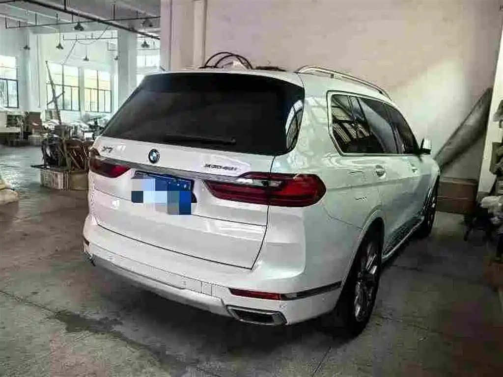 BMW X7 2019 xDrive40i leading luxury set