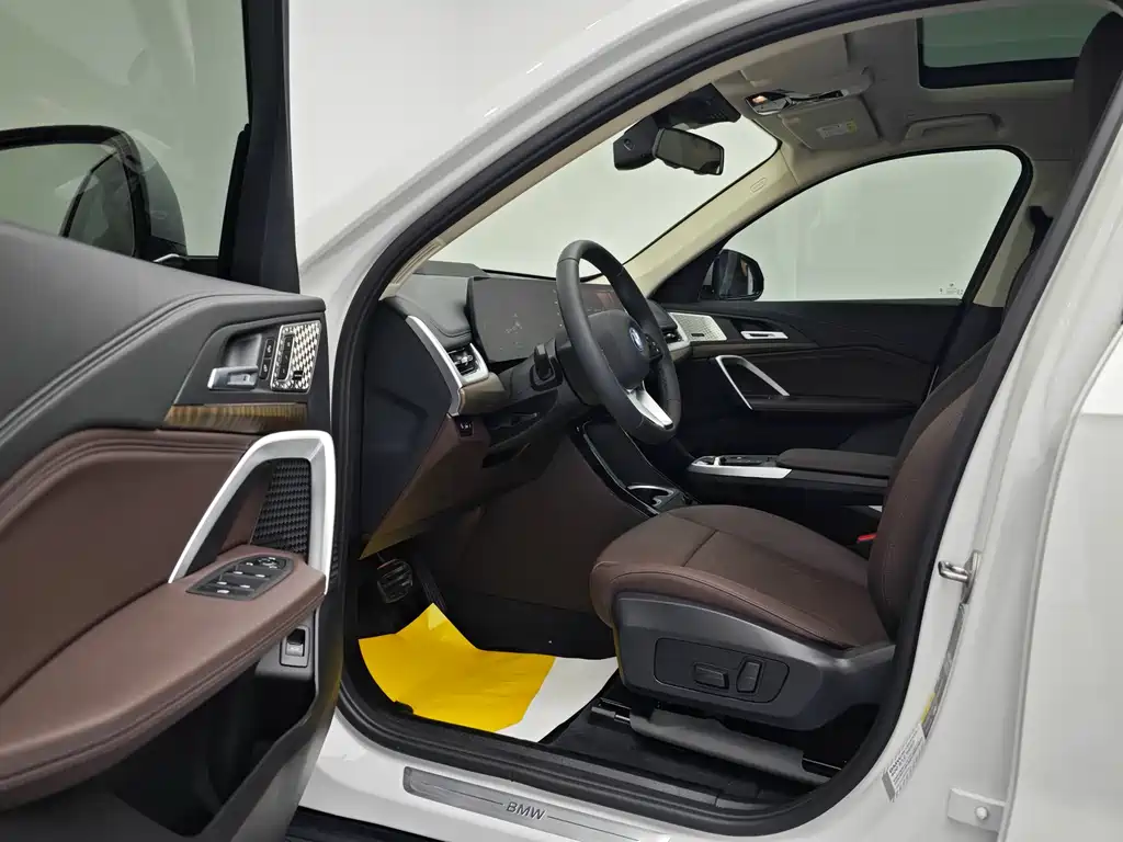 BMW iX1 2023 xDrive30L X design set