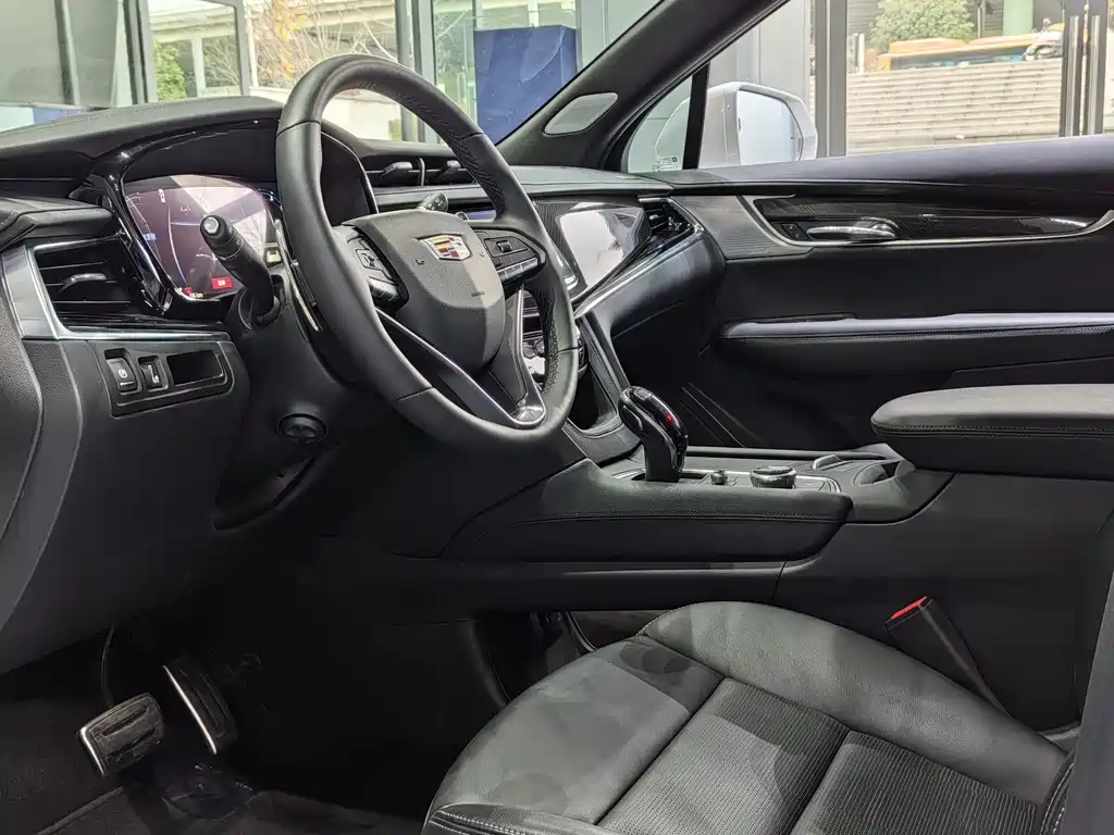 Cadillac XT6 2025 2.0T six-seater four-wheel drive Premium Executive Black label version