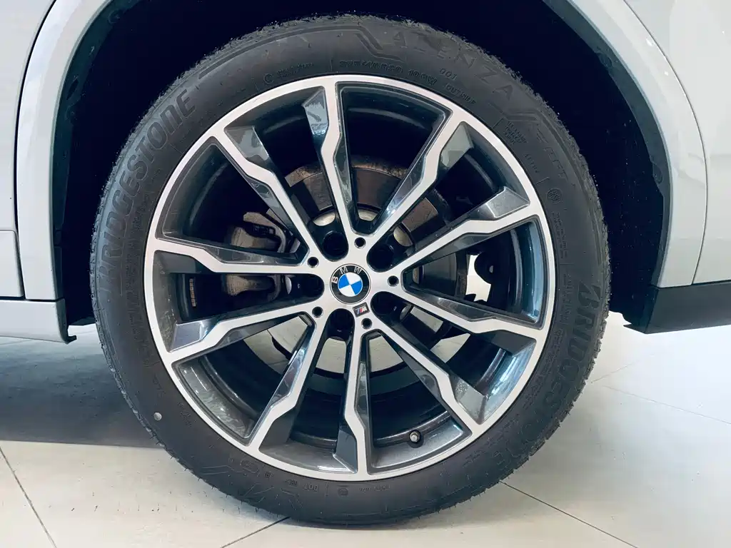 BMW X4 2022 xDrive 30i M sports suit