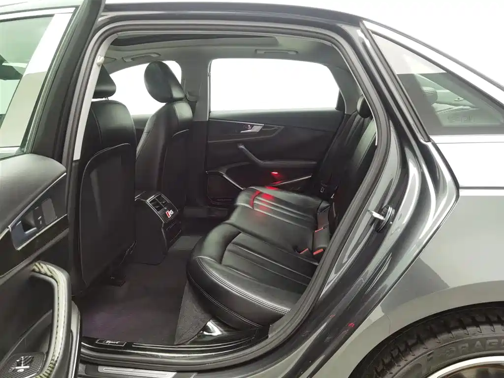 Audi A4L 2019 model 40 TFSI enterprising country VI