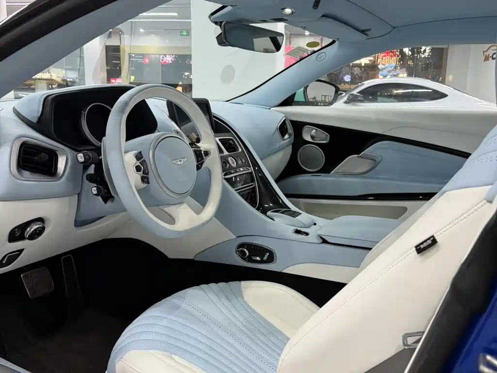 Aston Martin DB11 2019 4.0 T V8 Coupe