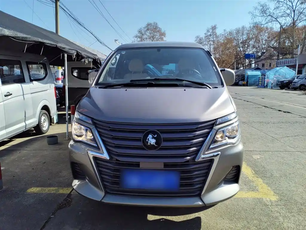 Lingzhi 2023 model M5L 1.6L basic type 7 seats